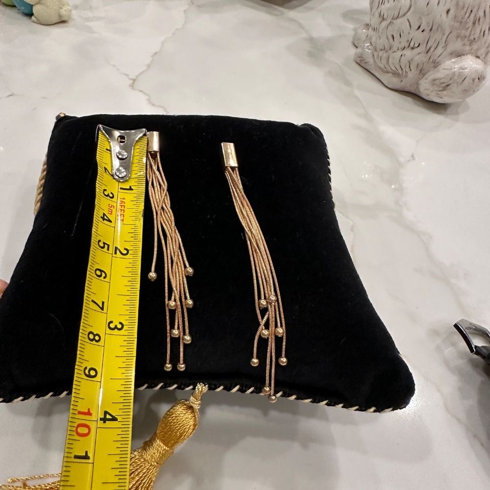 ladies dangle earrings gold tone shipping included